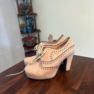Miz Mooz “Lance” Tan 3.5” Heeled Shoes with Brogue Detailing